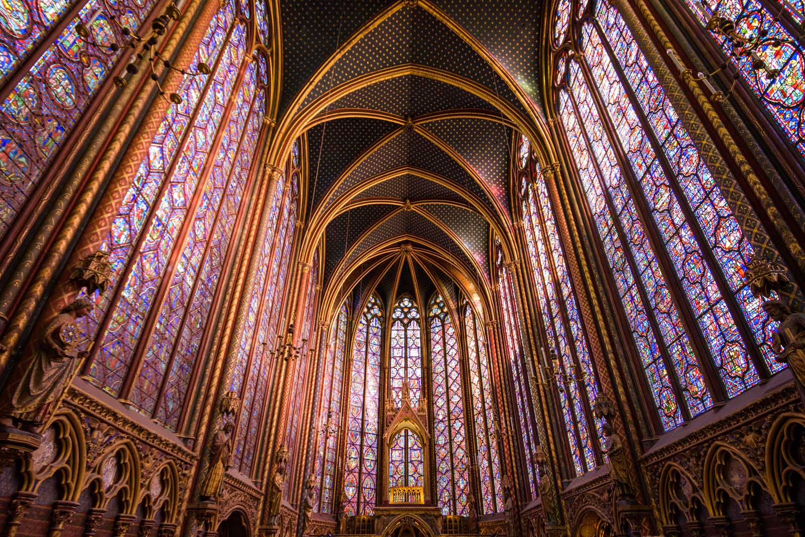 Interior de la Sainte-Chapelle de París