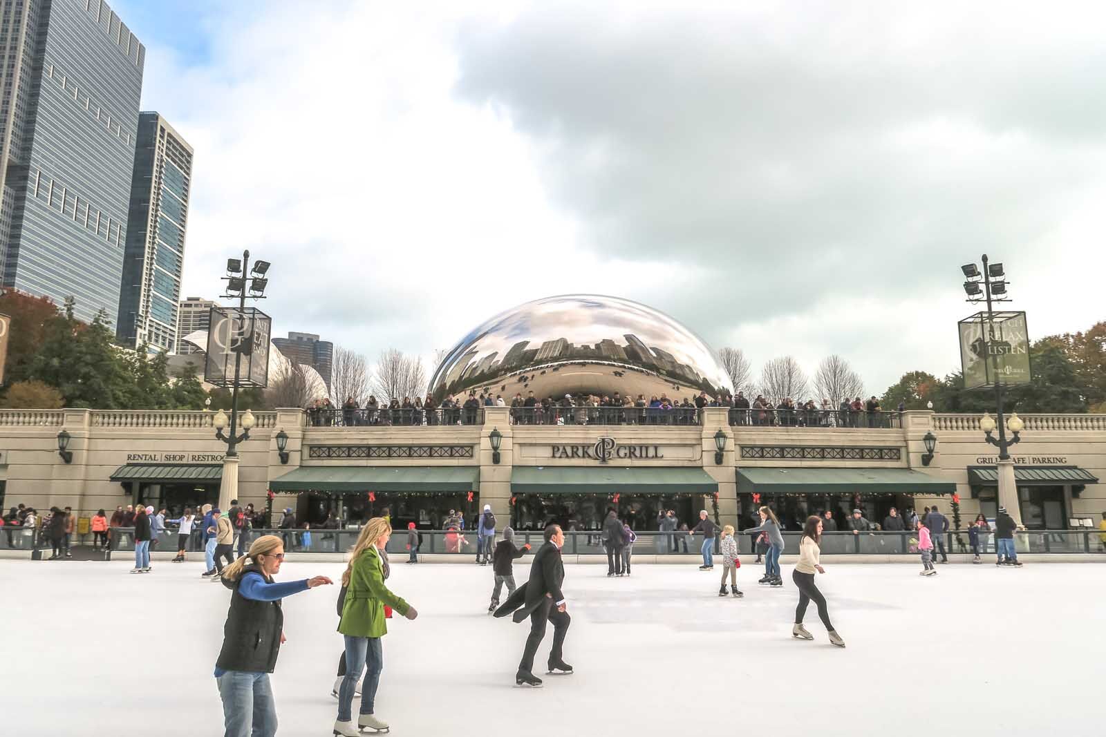 cosas que hacer en la pista de patinaje de Chicago Millenium Park