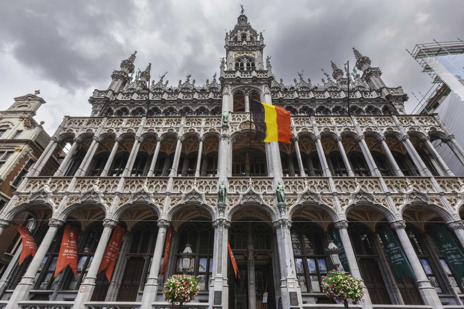 Admirando el Museo de la Ciudad de Bruselas