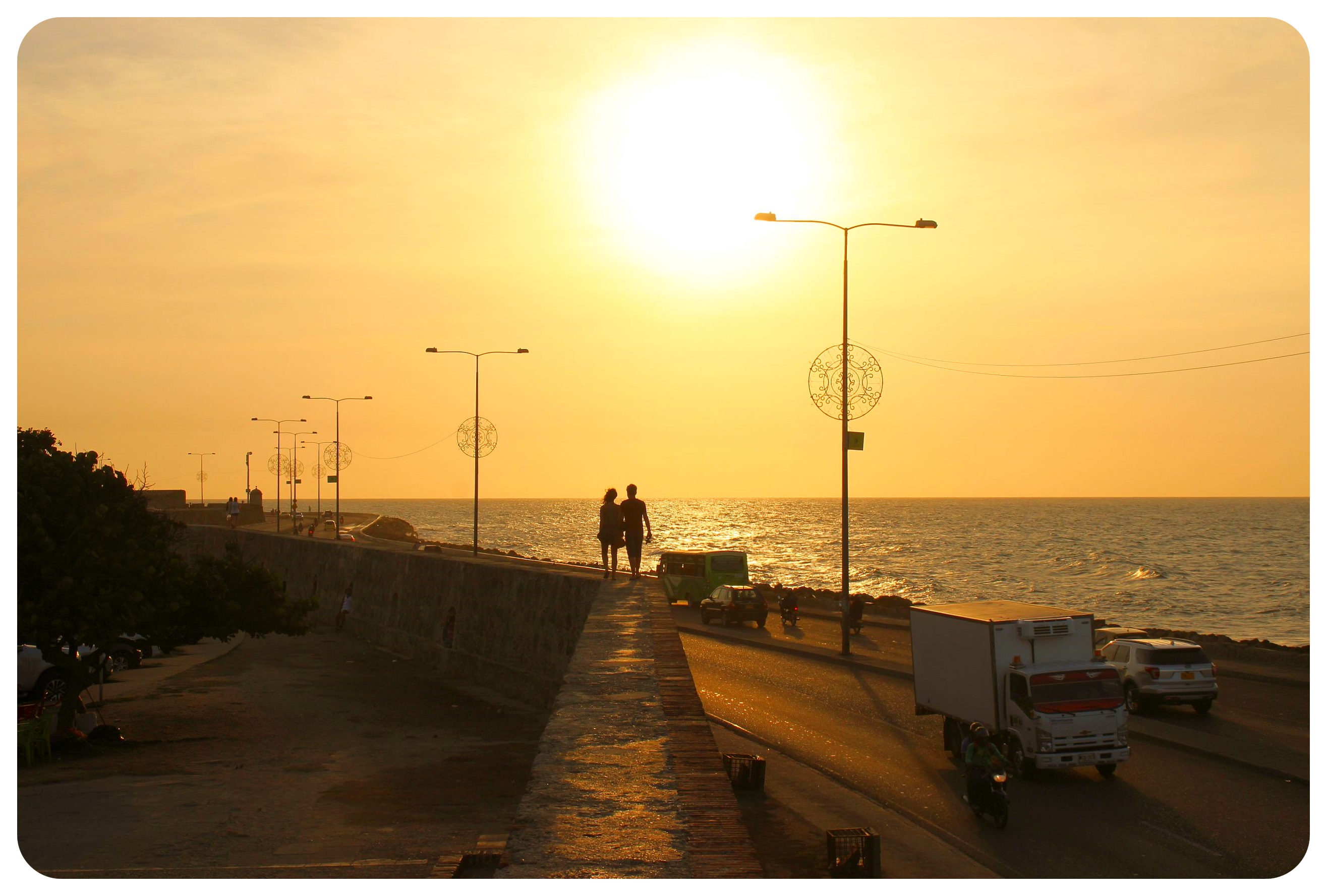 paseo por la puesta de sol de cartagena