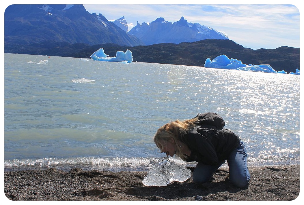 torres del paine comiendo hielo