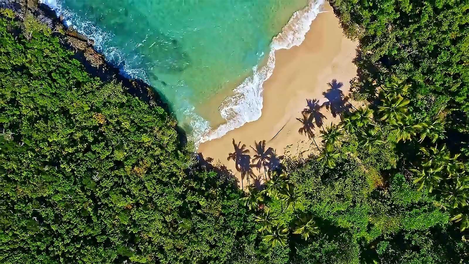 La mejor playa aislada de la República Dominicana Playa Fronton