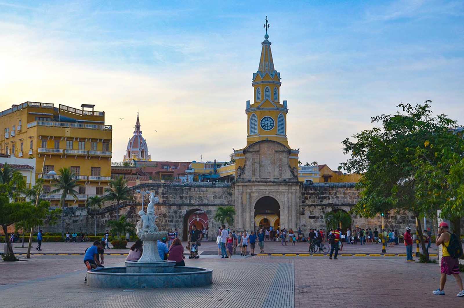 Las mejores cosas que hacer en Cartagena, Colombia, la ciudad vieja de la torre del reloj