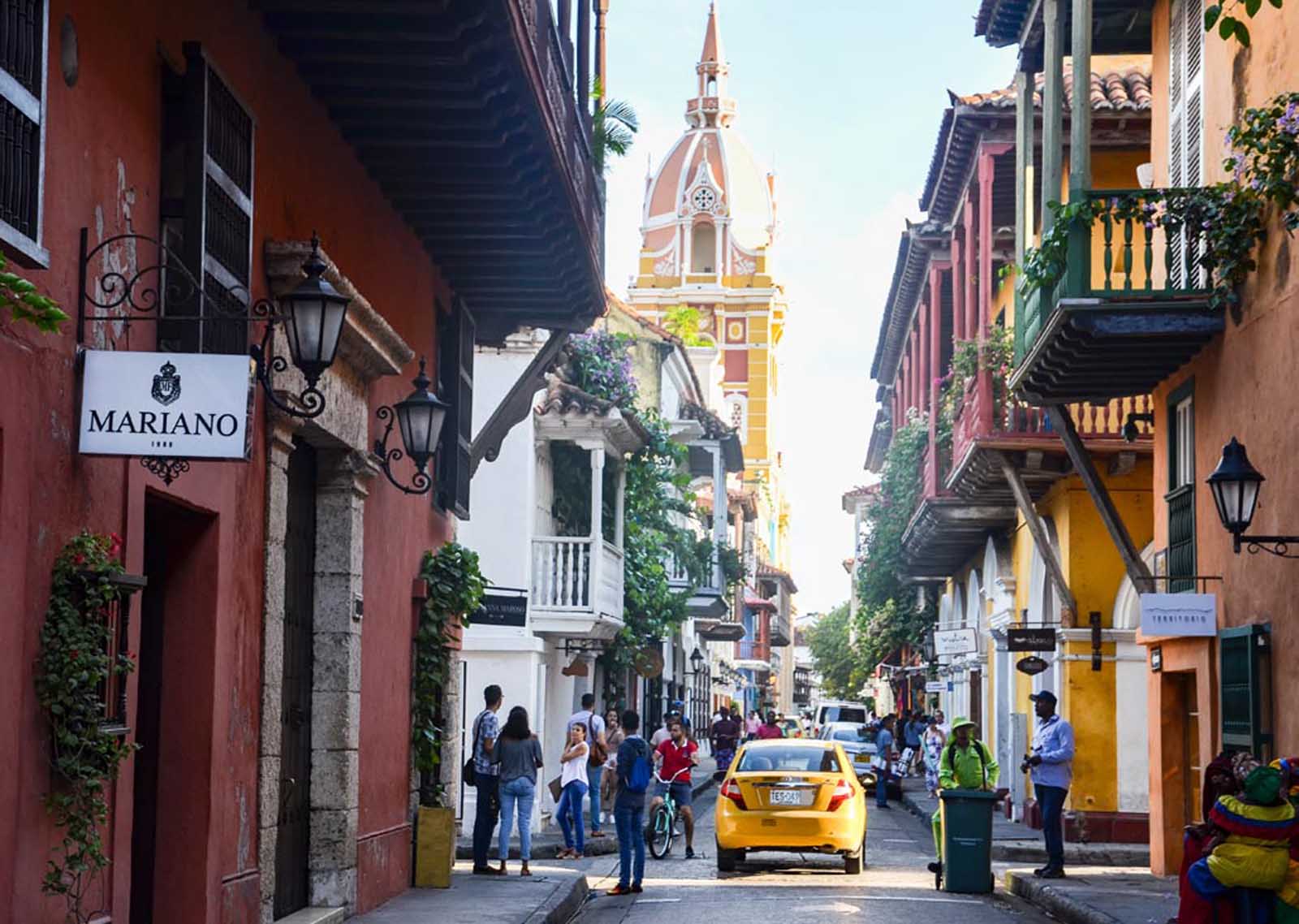 Las mejores cosas que hacer en Cartagena, Colombia, visitas a pie a la torre del reloj de la ciudad vieja