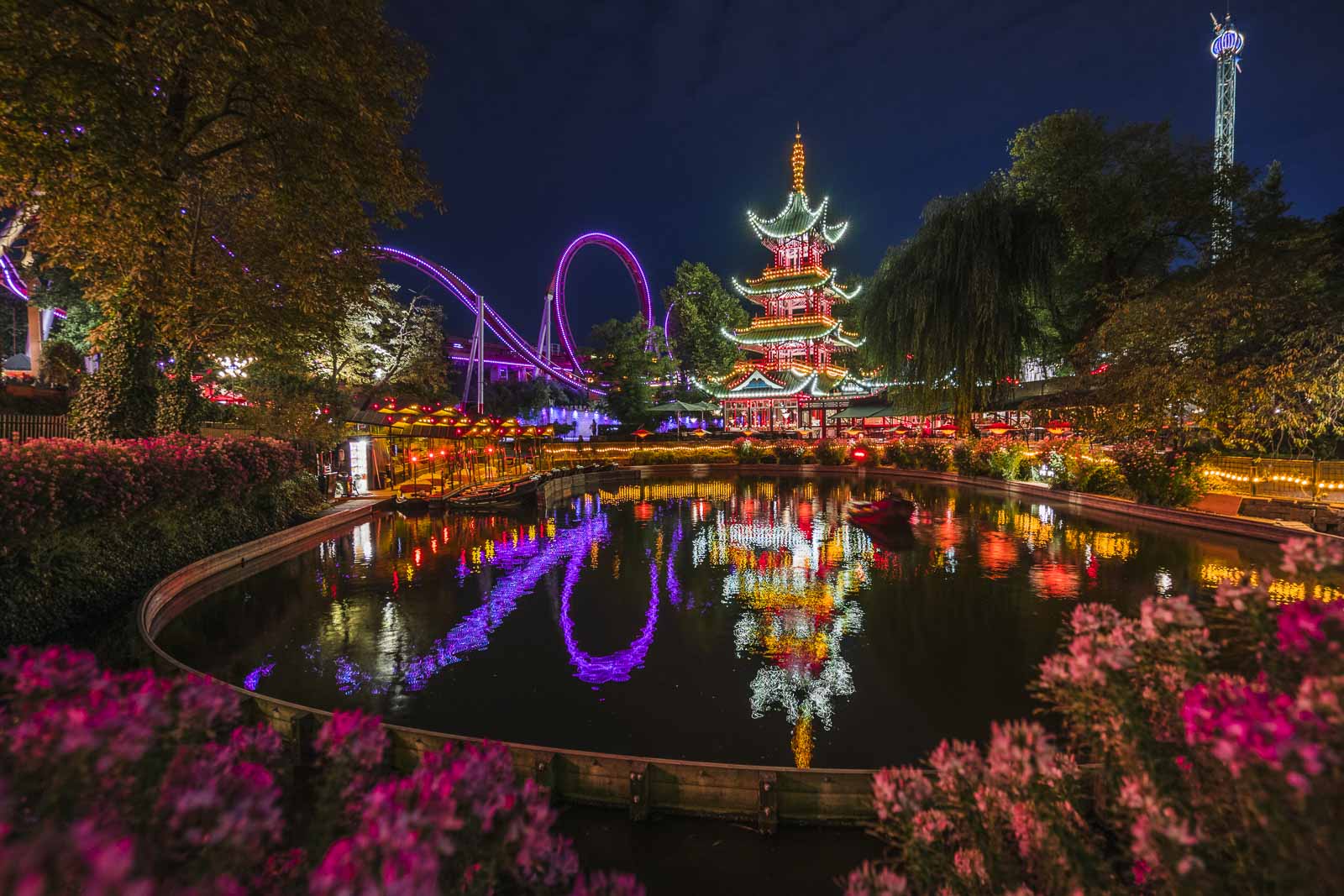 Jardines Tivoli para el año nuevo en Copenhague