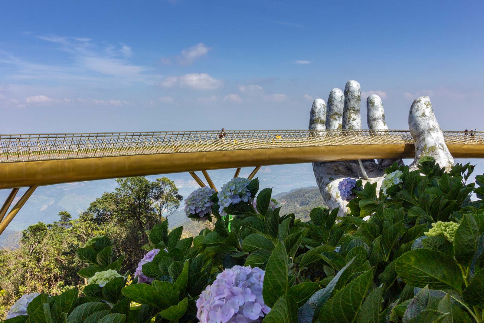 mejores cosas que hacer en Vietnam Golden Bridge