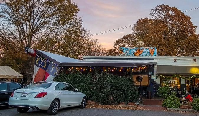 El exterior del restaurante Stanbury en Raleigh, Carolina del Norte