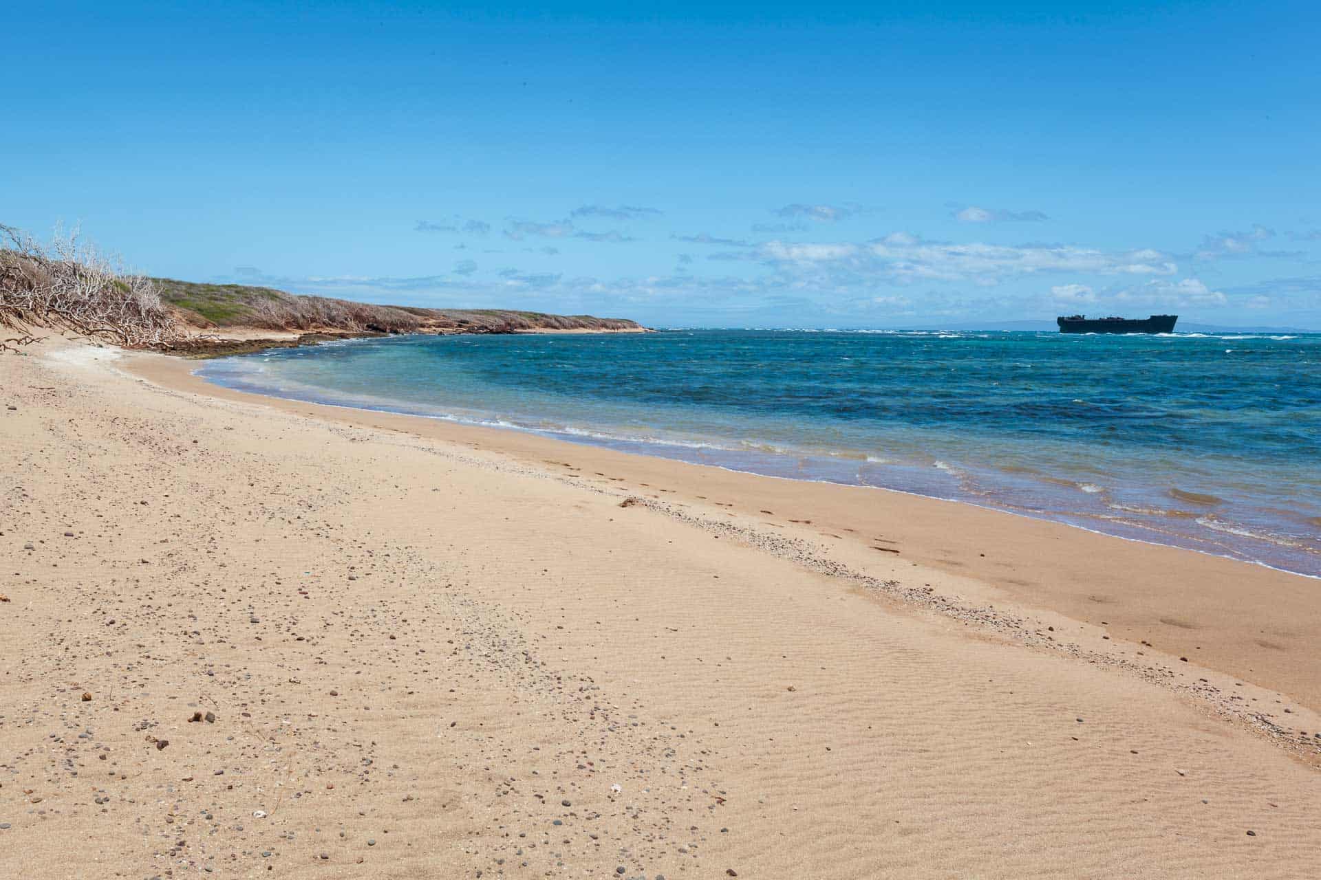 lugares para visitar en lanai - playa de los naufragios