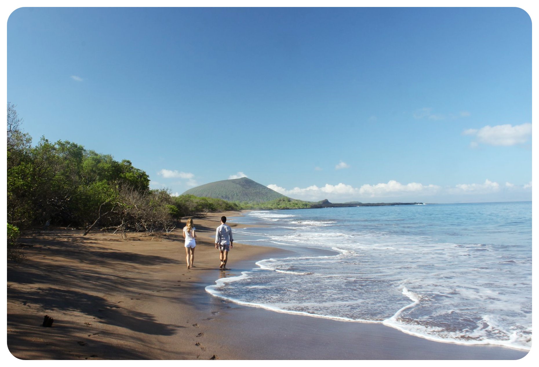 paseo por la isla de Galápagos en la playa de Espumila