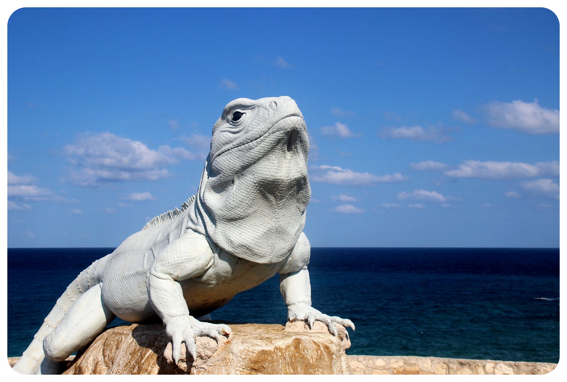 estatua de lagarto isla mujeres