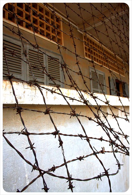 Phnom Penh tuol sleng fence