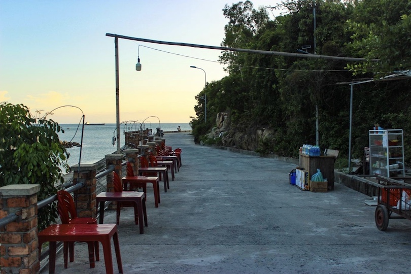 Comida informal junto al mar