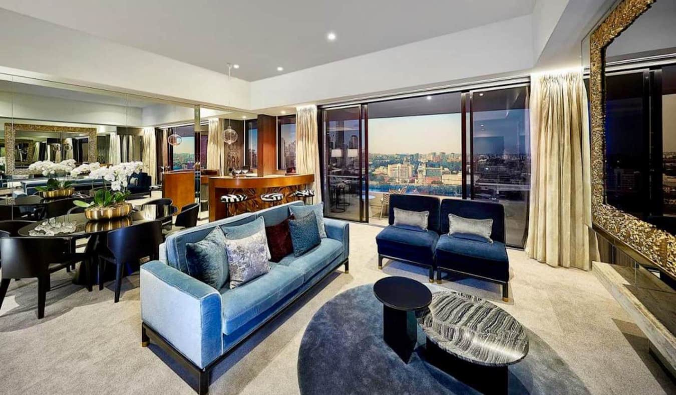 Una habitación de hotel espaciosa y de lujo en el hotel Emporium de Brisbane, Australia