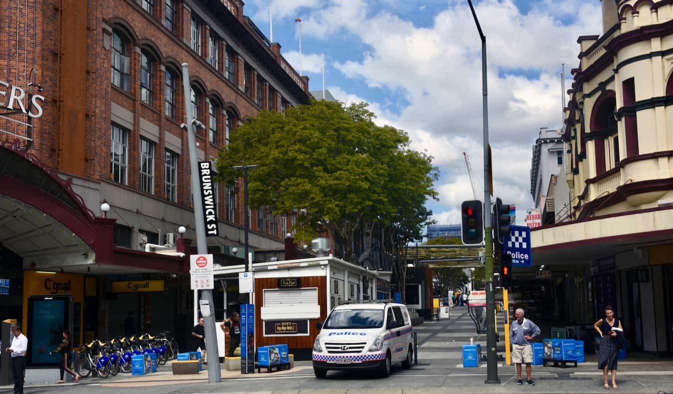 Una calle tranquila de la zona de Fortitude Valley de Brisbane, Australia