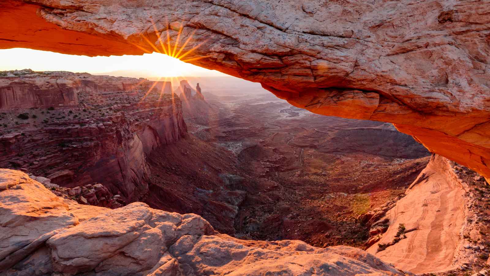 Mejores parques nacionales para visitar en marzo Canyonlands Mesa Arch