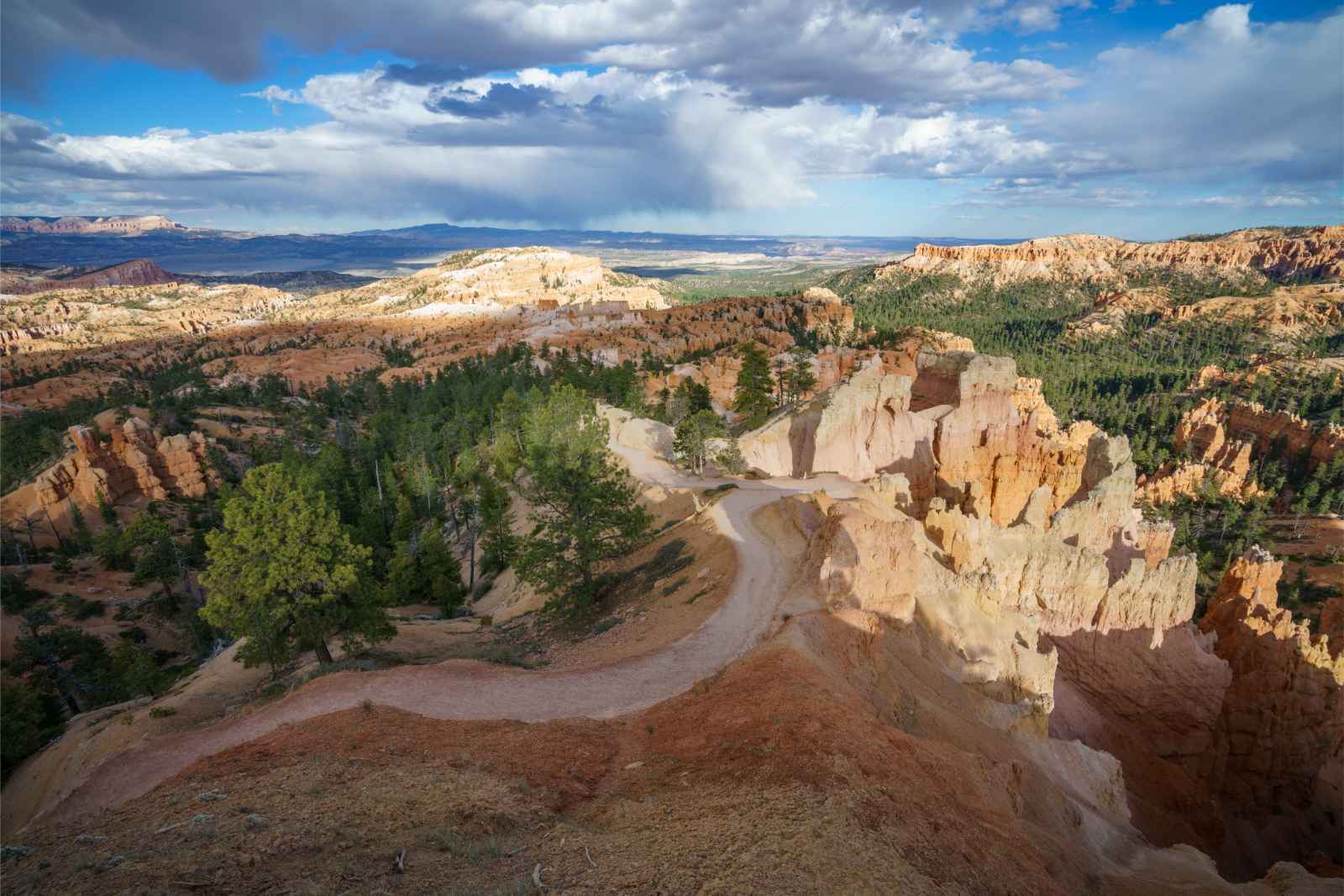 Mejores parques nacionales para visitar en marzo Bryce Canyon Rim Trail