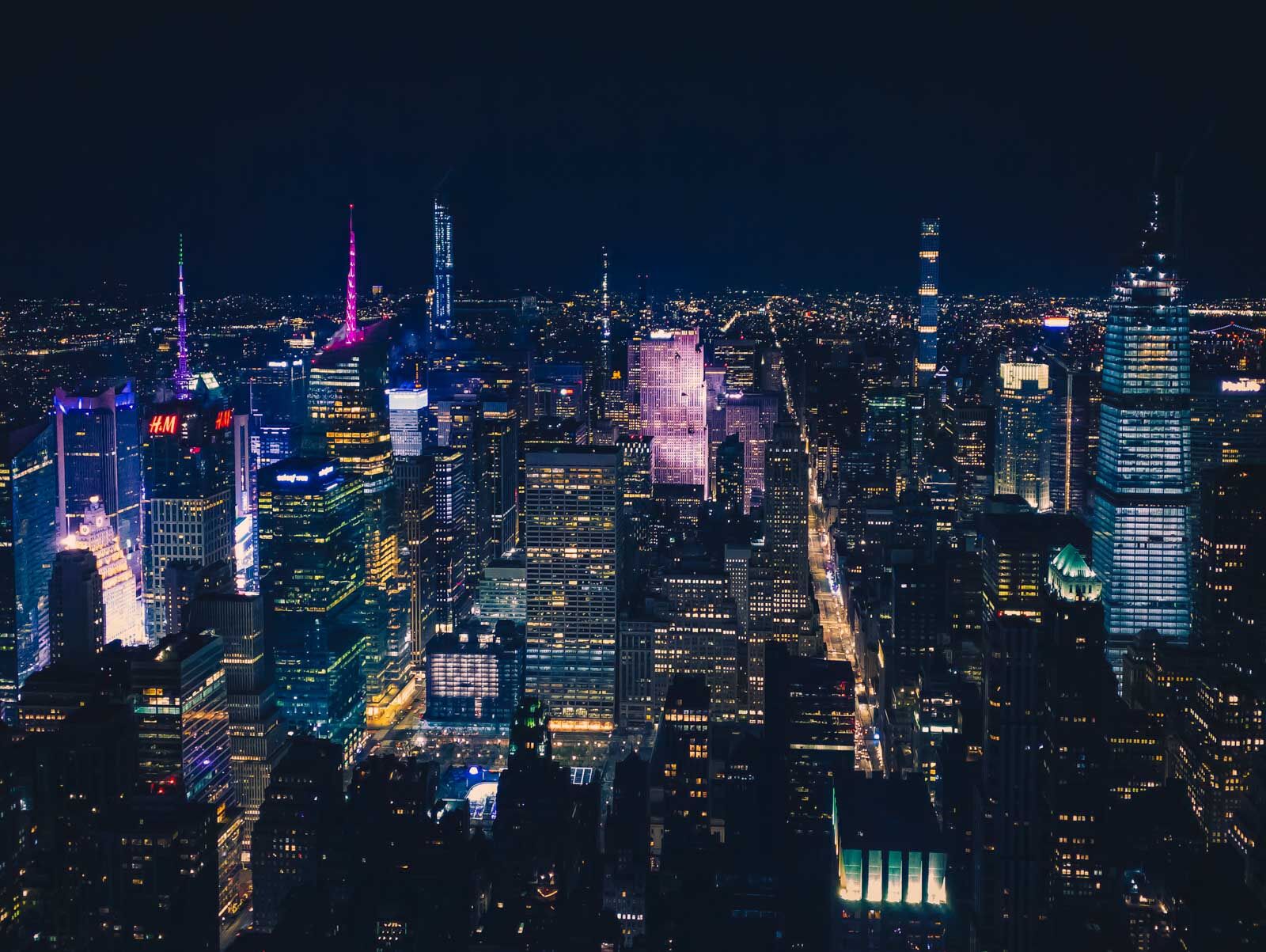 Vista nocturna de Nueva York del Empire State Building.