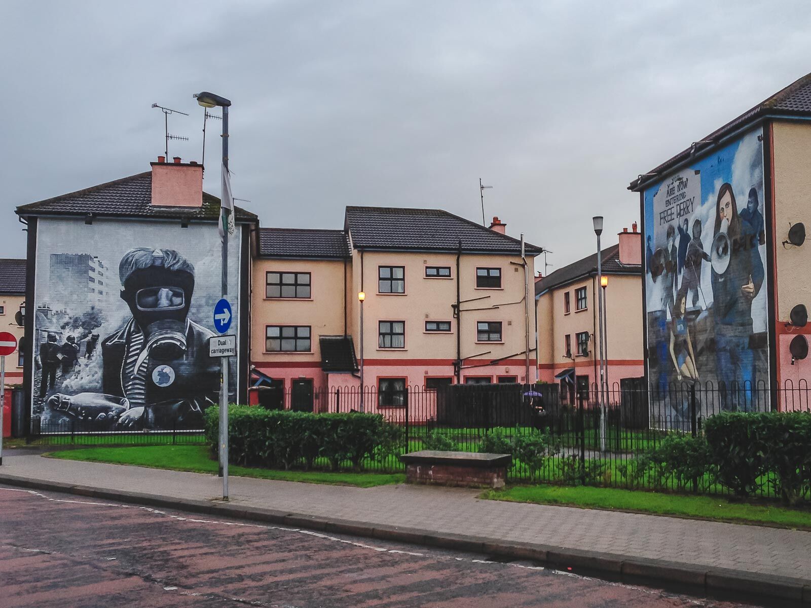 lugares para visitar en Irlanda del Norte murales de Londres