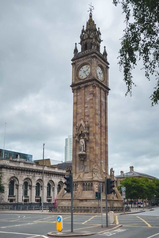 cosas que hacer en Belfast Memorial Clock