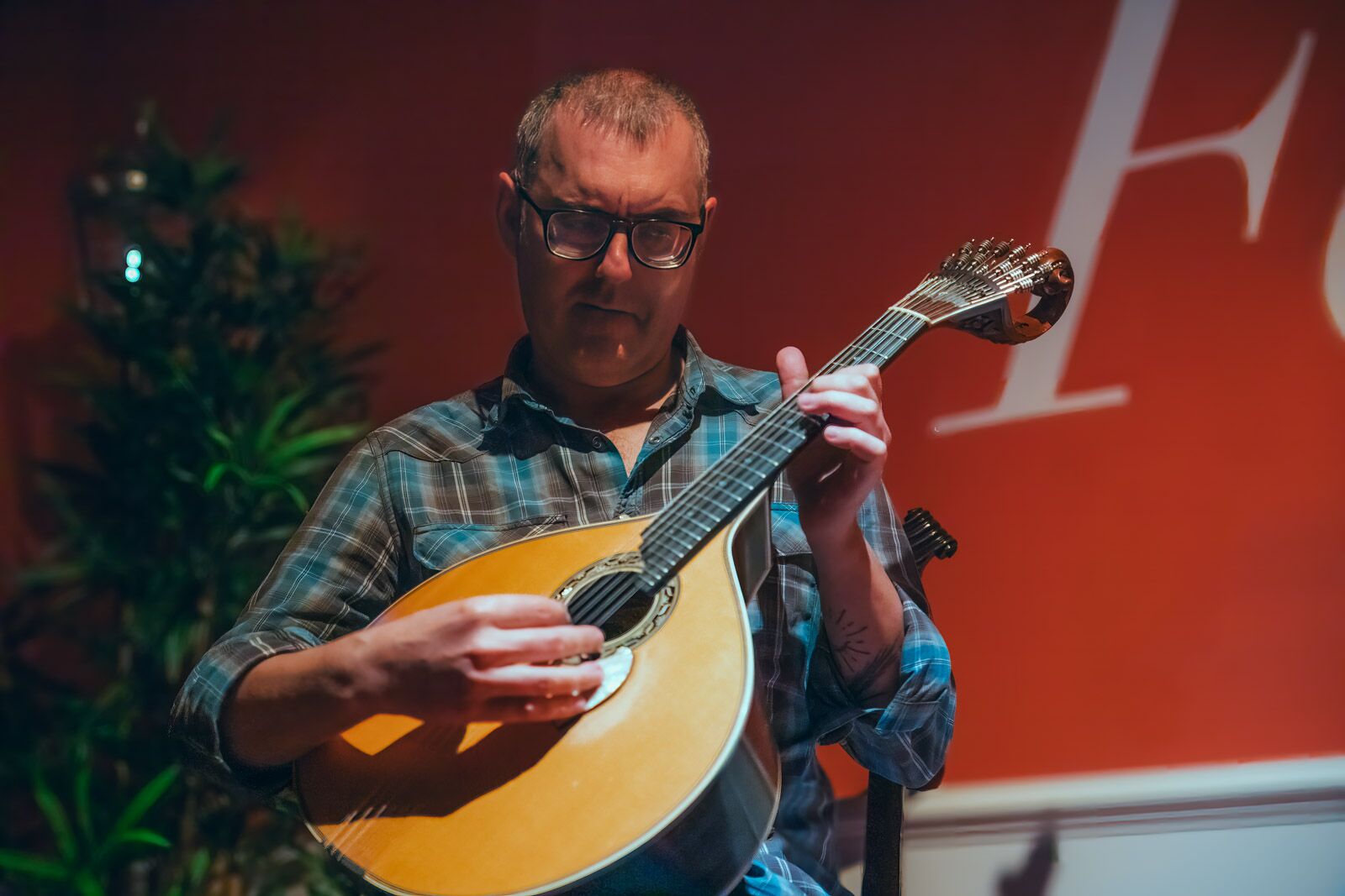 Músico de espectáculos de fado en Lisboa