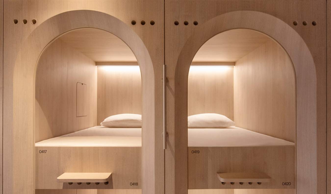 Dos cápsulas simples en el KINN Capsule Hotel de Singapur