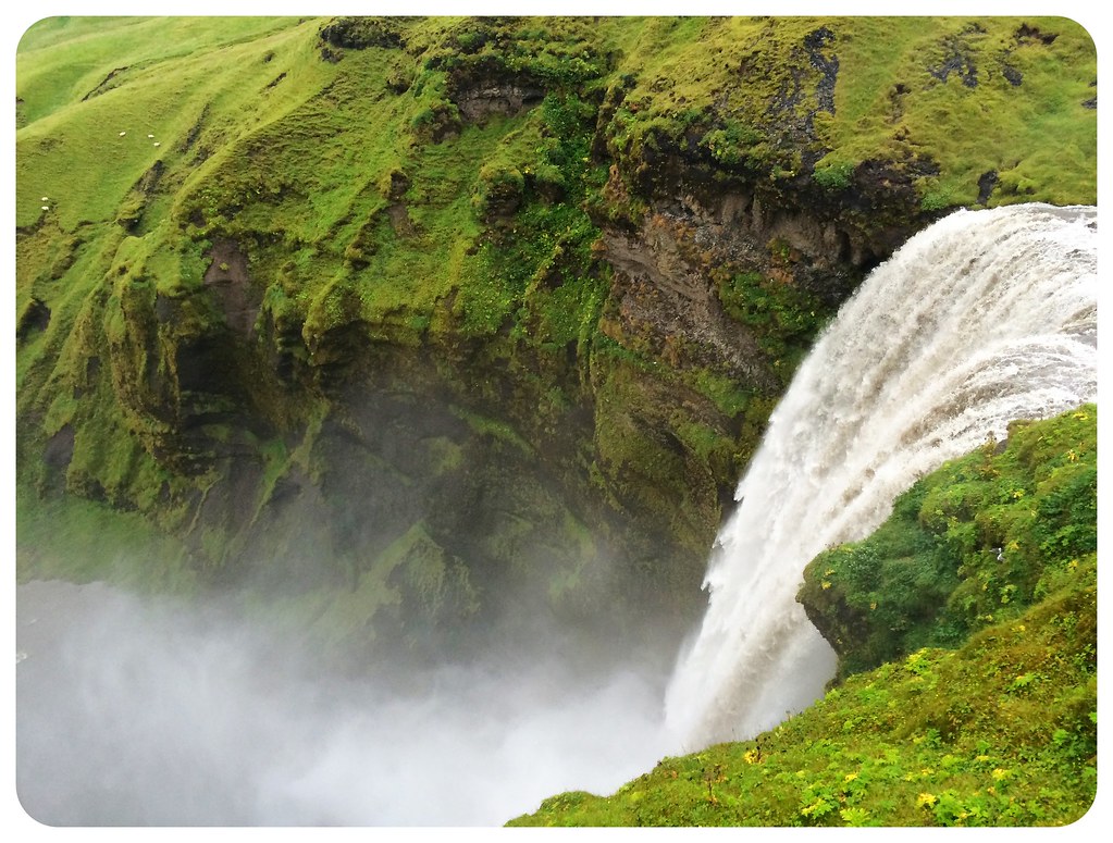 Cascada Skogafoss Islandia desde arriba