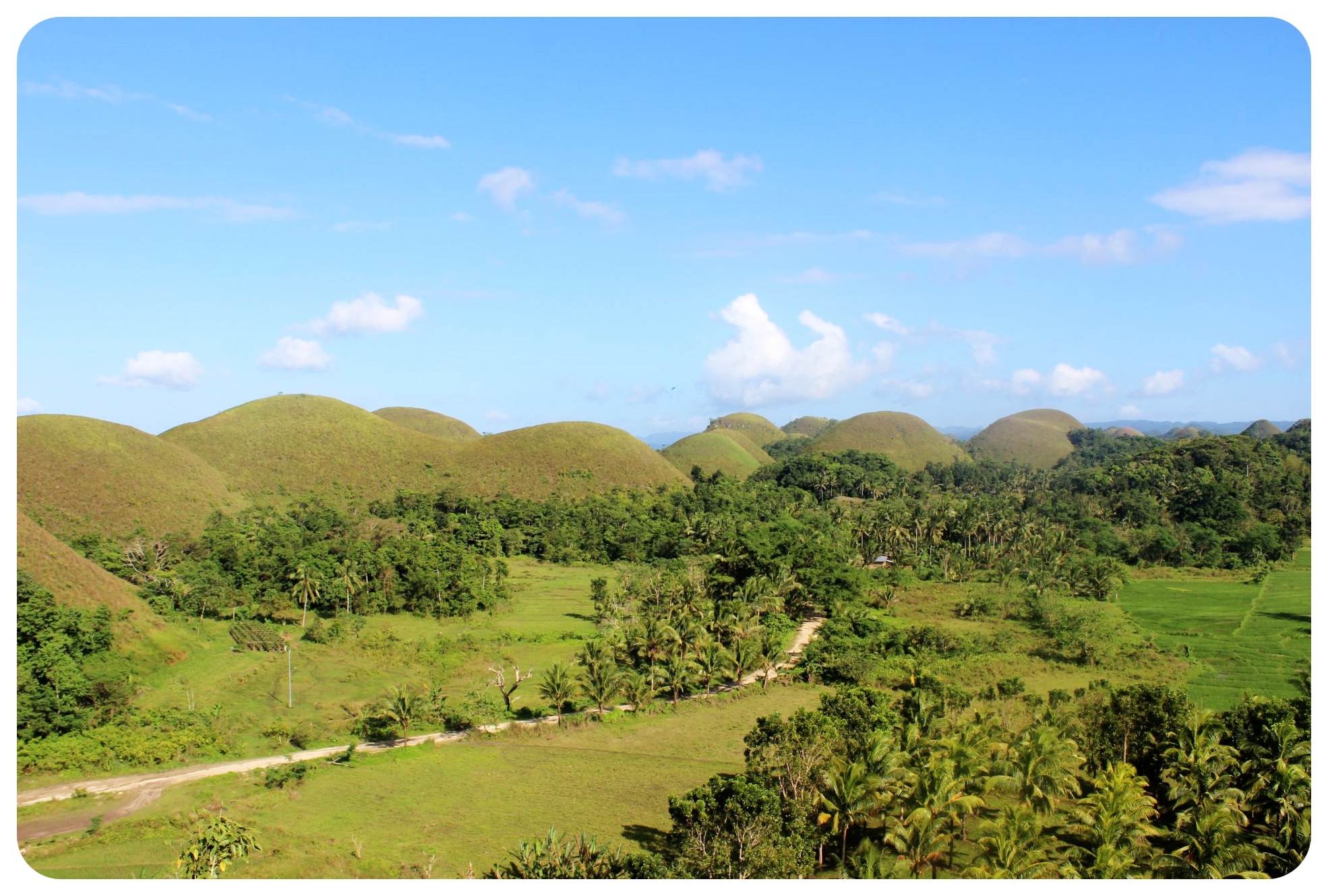 colinas de chocolate bohol con la calle de Filipinas