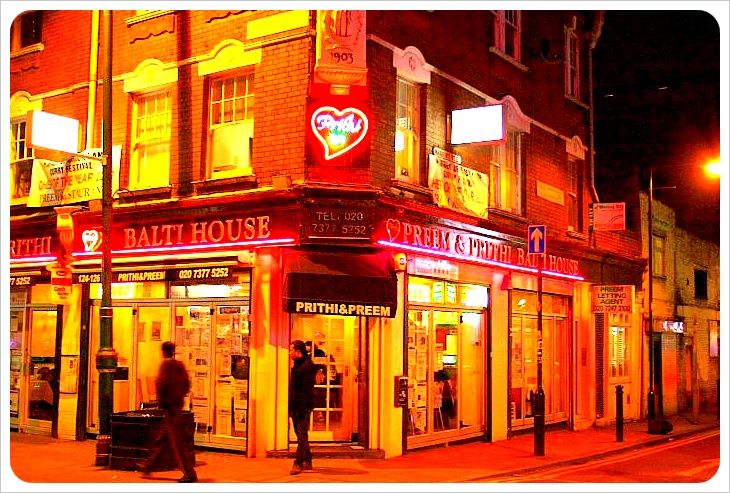 Brick Lane en la noche de Londres