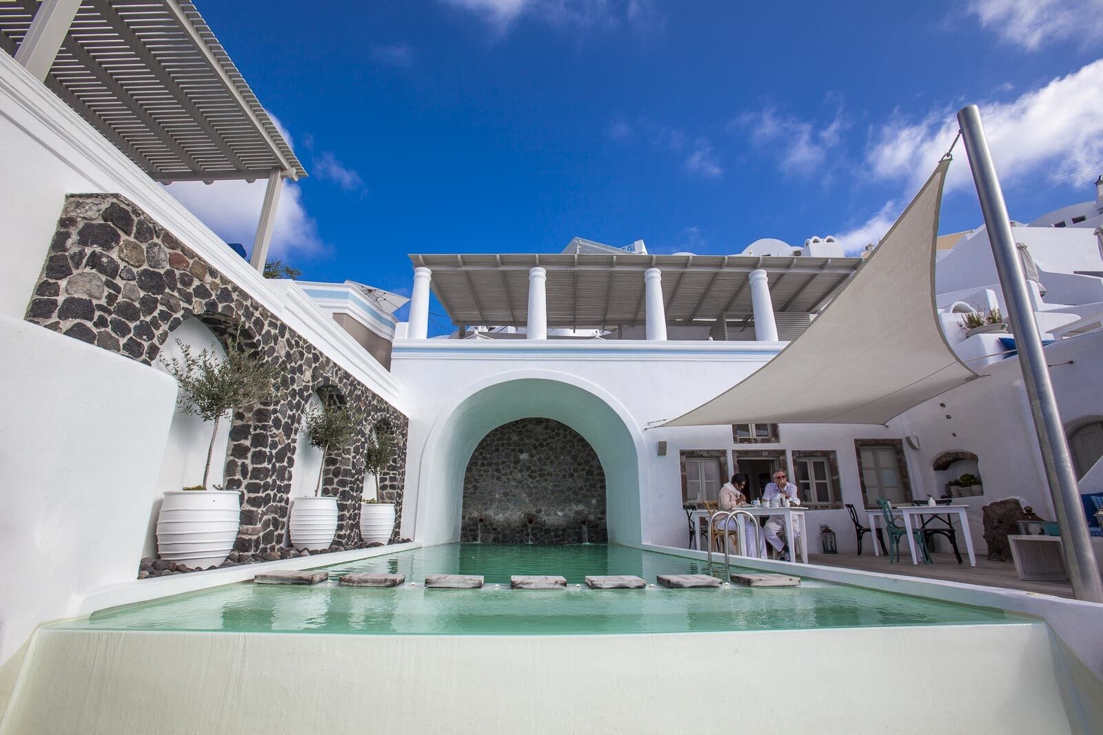 Iconic Cave Hotel es uno de los mejores hoteles cueva de Santorini