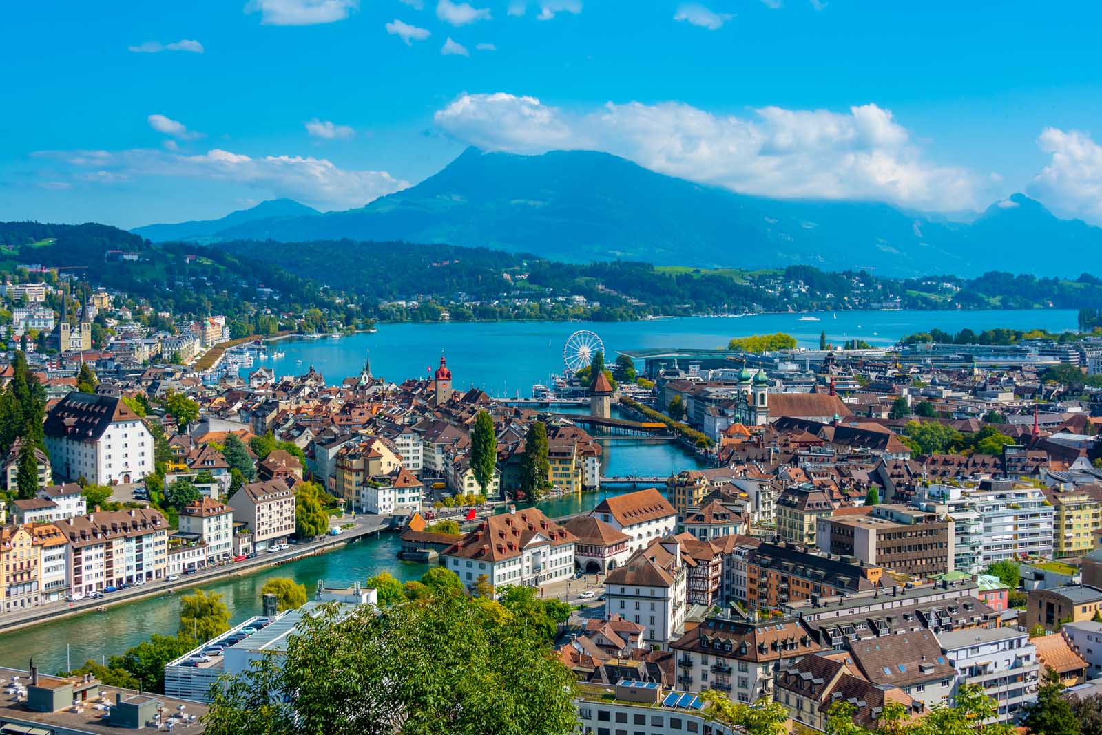 Qué hacer en Lucerna Vista desde el palacio Guetsch de las 9 torres