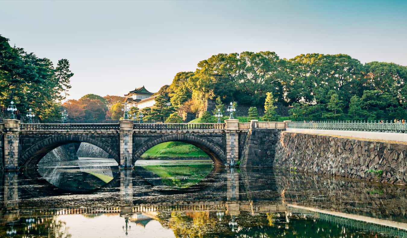 un jardín tranquilo cerca del Palacio Imperial en la hermosa Tokio, Japón