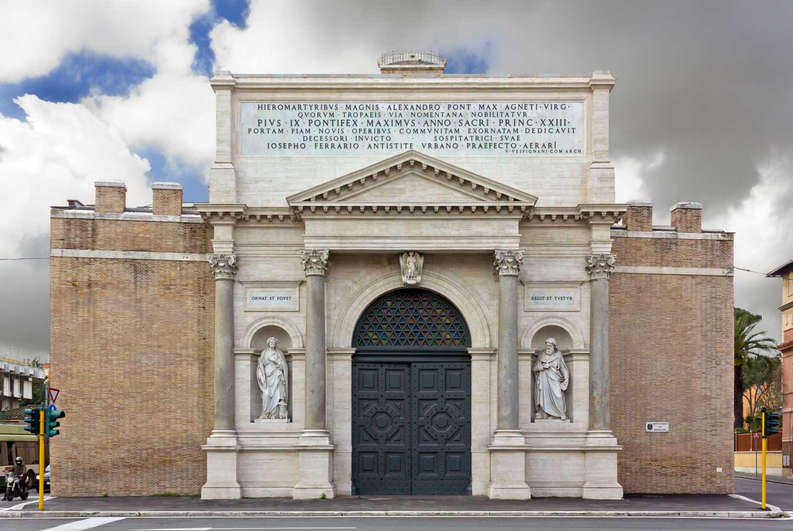 Puerta Pía en el Barrio Nomentano