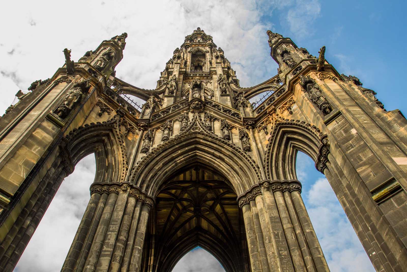 Monumento a Scott en la zona de la ciudad nueva de Edimburgo