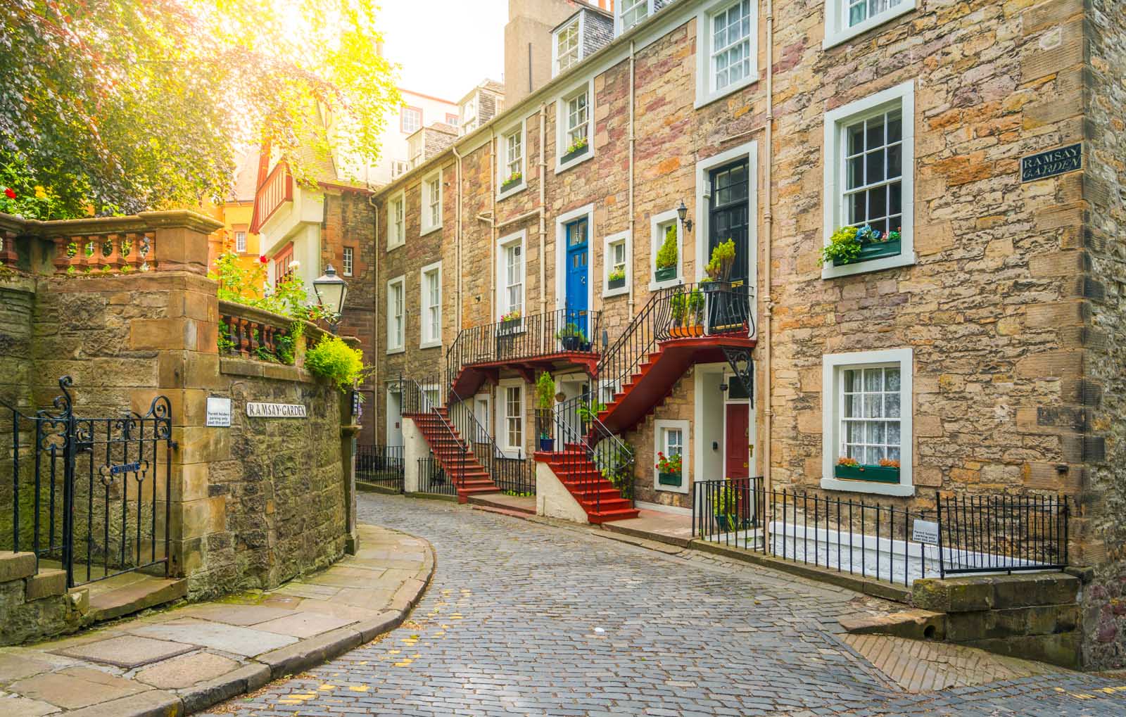 Vista de la calle de la zona del casco antiguo de Edimburgo