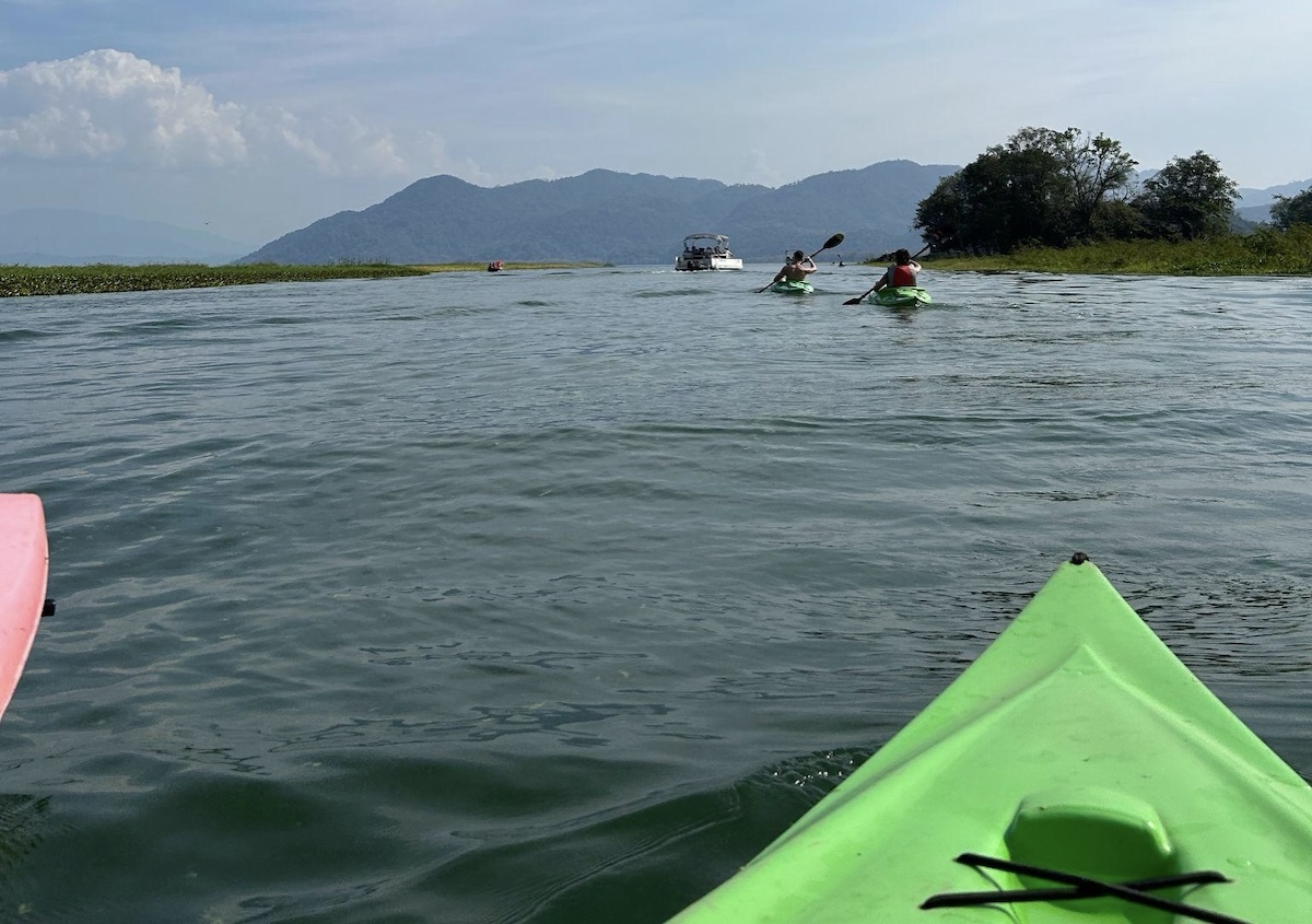 Lago Yojoa Kayak