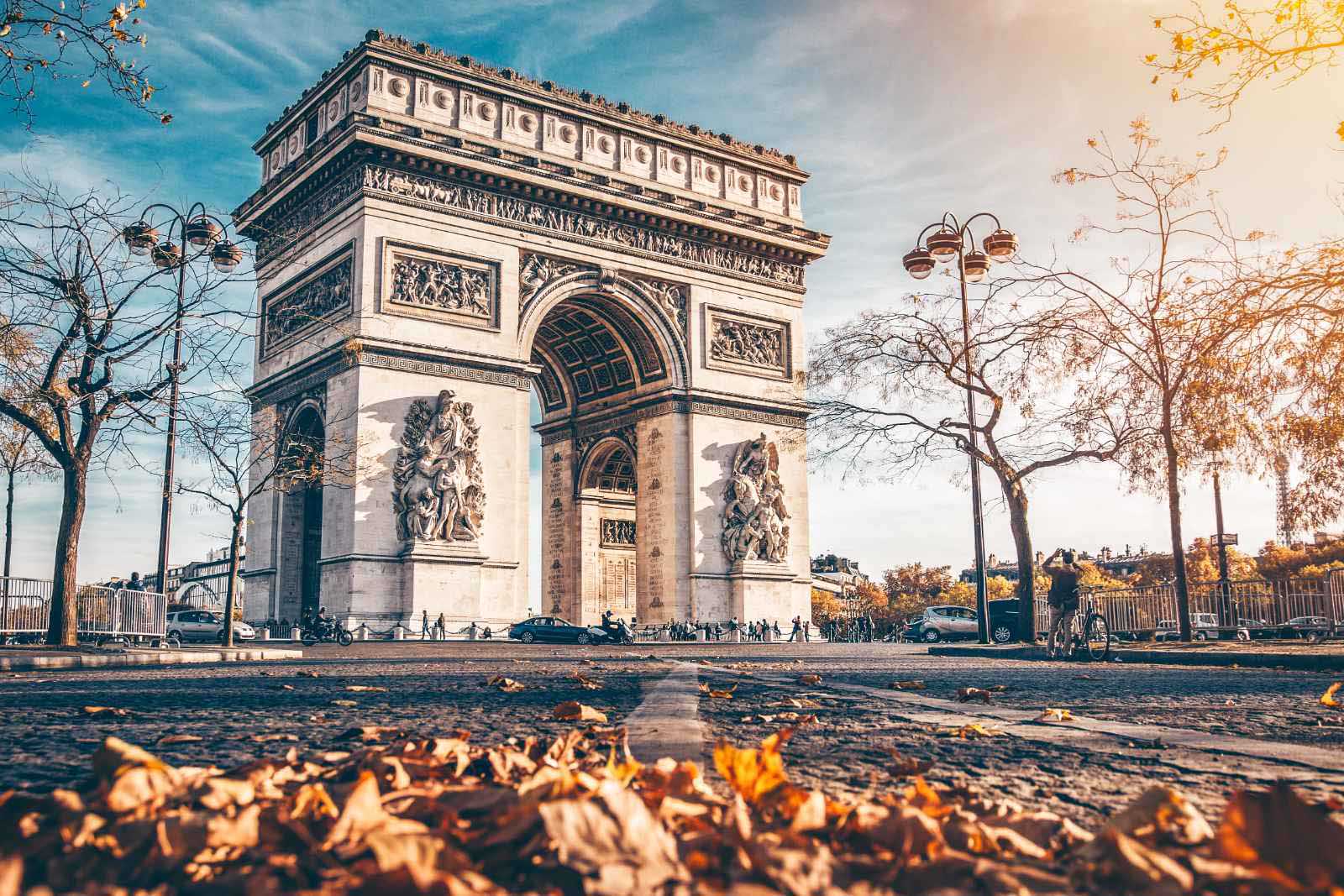 donde alojarse en París arc du triomphe