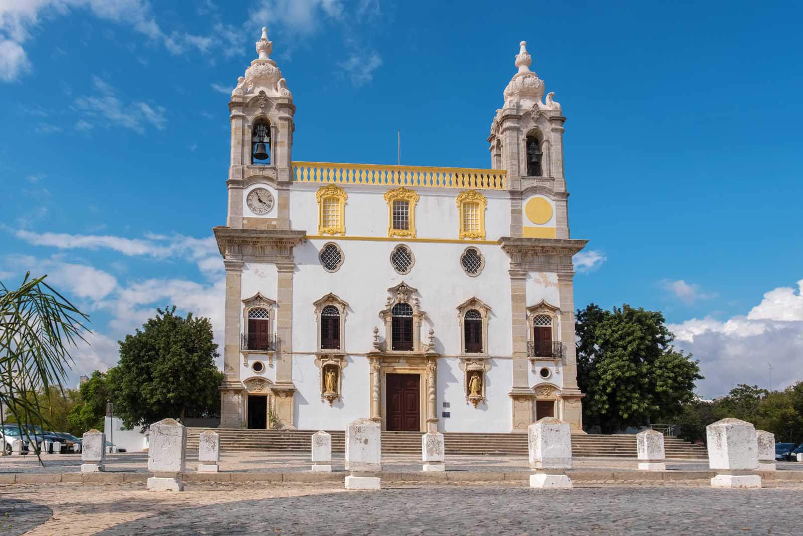 Iglesia del Carmo en Faro Portugal