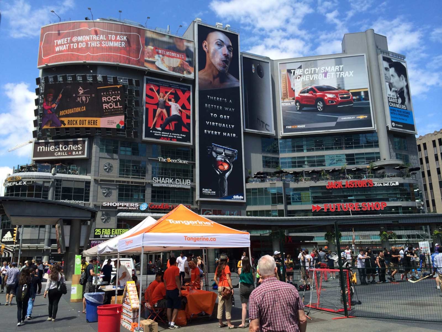 Toronto en un día Dundas Square