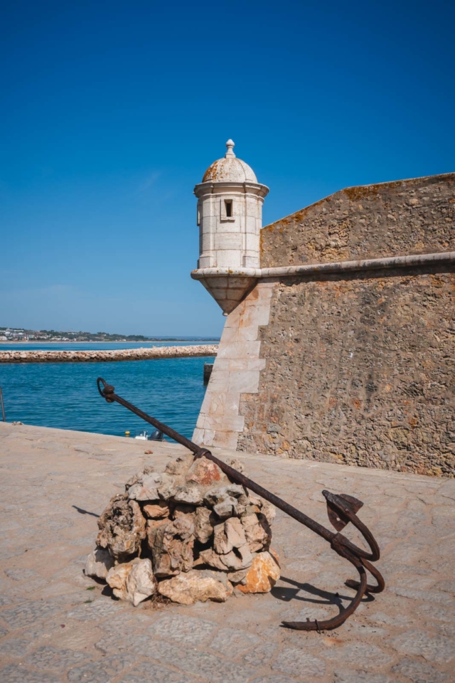 Forte da Ponta da Bandeira en Algarve, Portugal