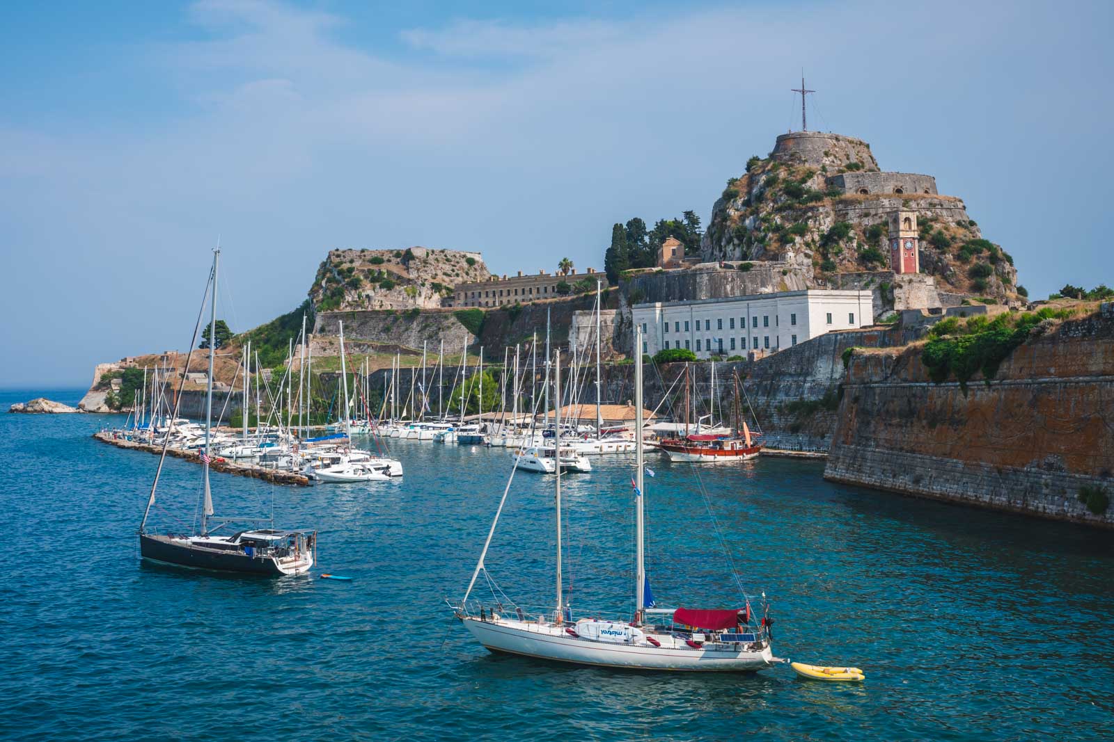 Antigua fortaleza en la ciudad de Corfú, Grecia