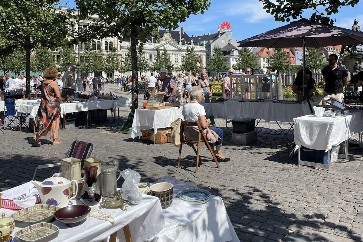 Mercado de pulgas en la plaza de los Reyes