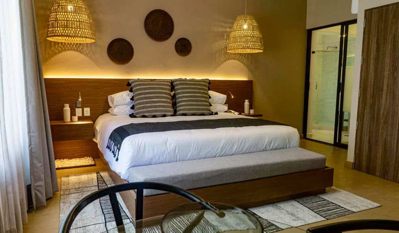 Una cama enorme y cómoda en el hotel Agata en Ciudad de México, México