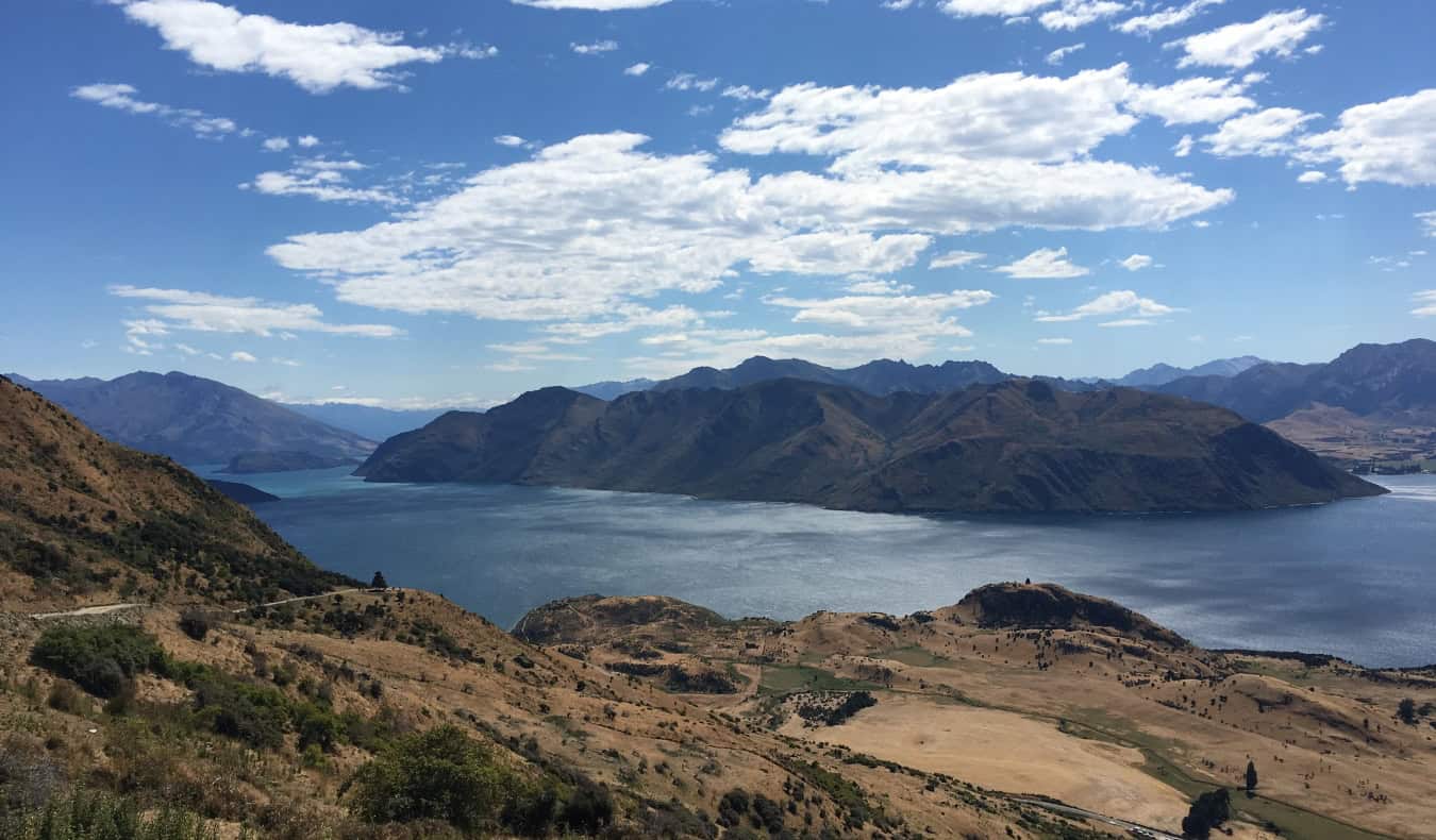 Lago Wanaka en la isla sur de Nueva Zelanda